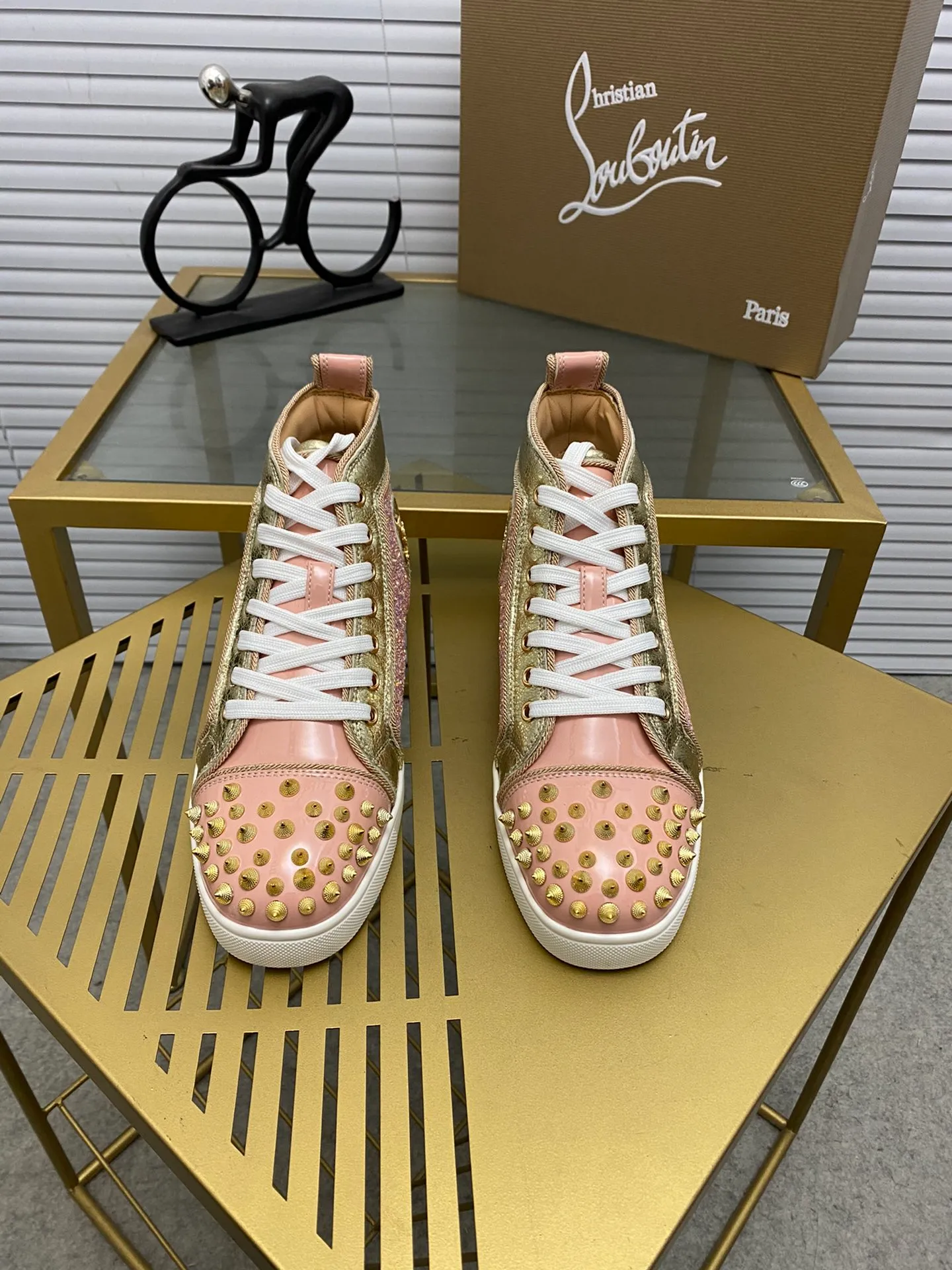 Made to order. Ex-factory price 540. christian louboutin (CL red sole shoes) counter series, casual sneakers for couples 📢 📢 📢 Exclusive hot style release 🎈🎈💪 Movable latex feet 👻 Finished outsole line [Proud] 😝Female 35-40# Male 38#-46, global supply😝 [Top version]: original imported cowhide upper, top original leather lining, original molded TPU outsole, original 1:1 detail processing, original shoe last,